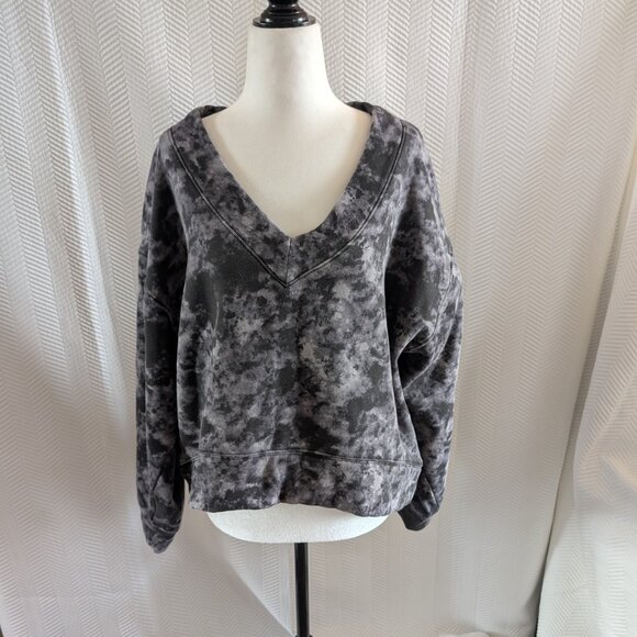 Fabletics Cozy Fleece V-Neck Sweatshirt Obsidian Tie Dye Size M Athleisure - Picture 3 of 13